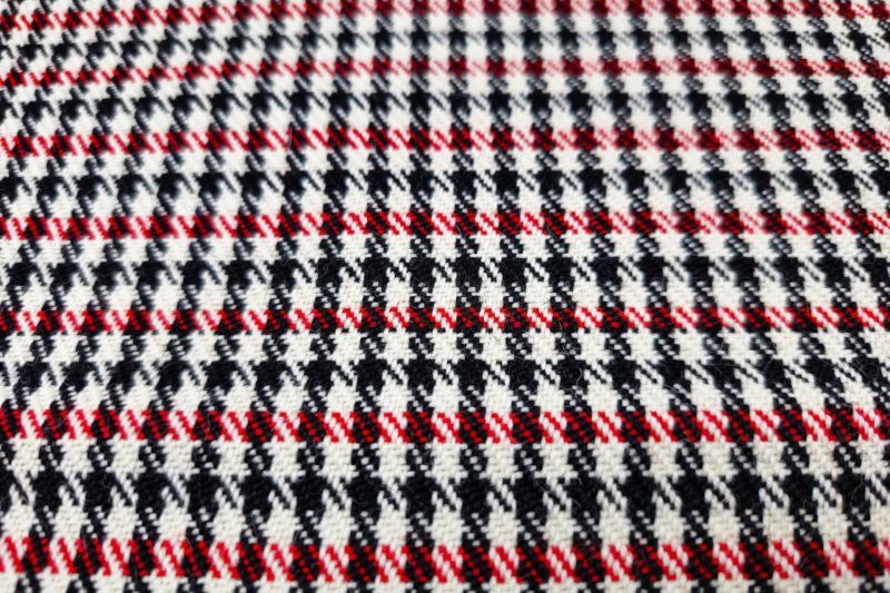 20241012_171147 PORSCHE CLASSIC PEPITA – WEISS / SCHWARZ / ROT