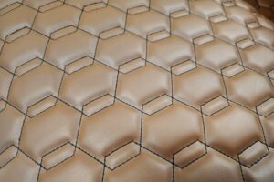 URUS DESIGN / BROWN THREAD BLACK