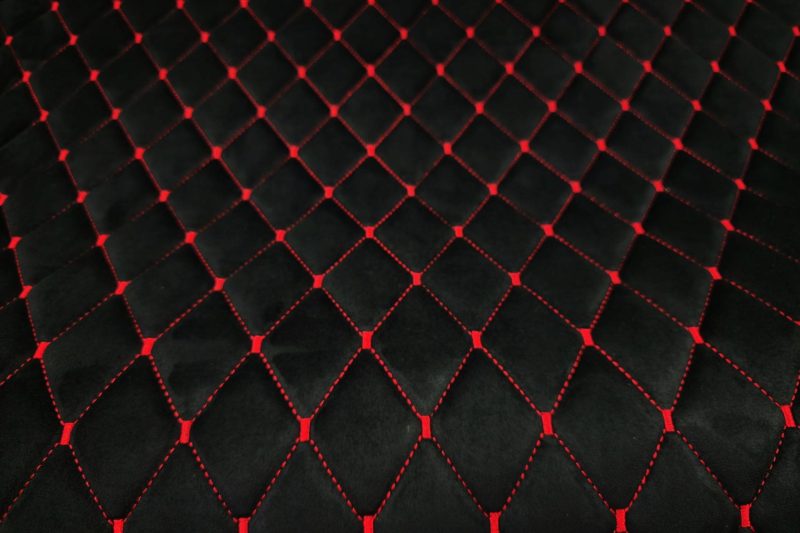 PREMIUM-WILDLEDER MIT Rautenmuster, SCHWARZ / ROTER FADEN