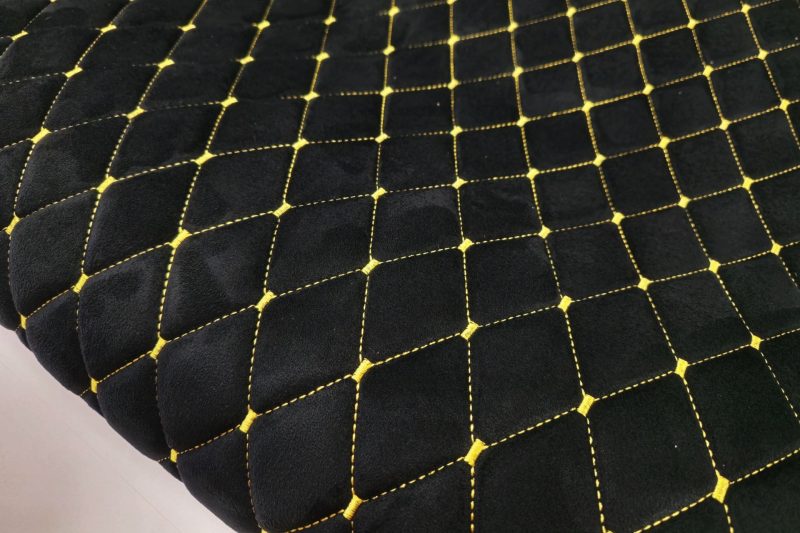PREMIUM SUEDE ROMBO DESIGN SCHWARZ / GELBER FADEN