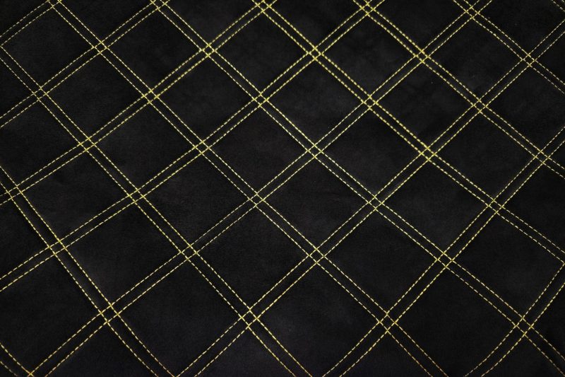 20250412 165907 PREMIUM SUEDE SQUARE SCHWARZ / GELBE NAHT