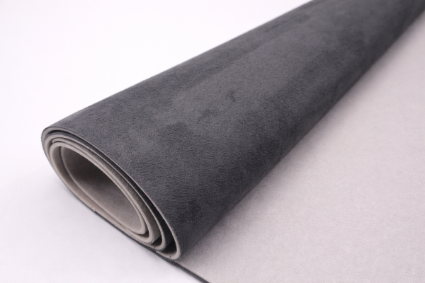 ChatGPT Imagen 2 Ene 2026, 15 00 57 HEADLINER SUPREME SUEDE - GRAPHITE