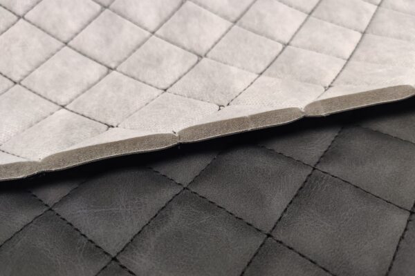 BLACK SQUARE DESIGN / BLACK THREAD
