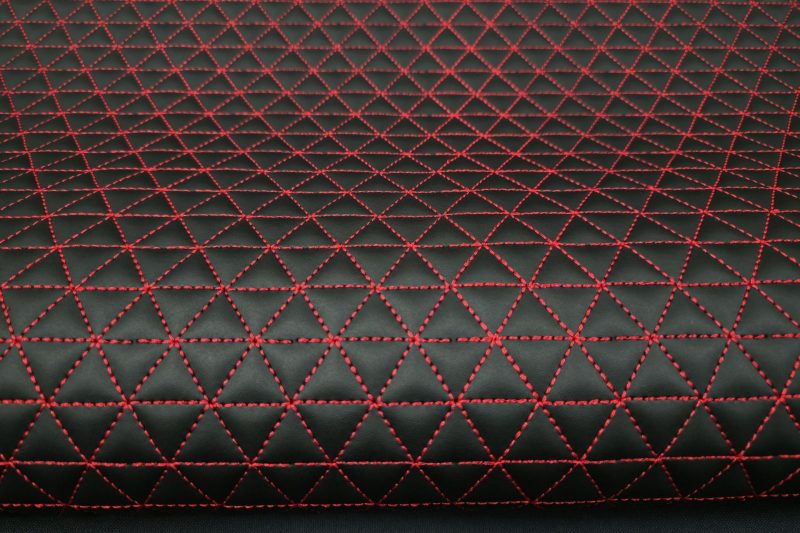 20250912 145036 TRIANGLE DESIGN / ROTER FADEN