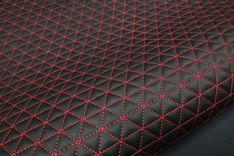 20250912 145042 TRIANGLE DESIGN / ROTER FADEN
