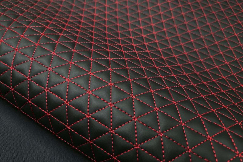20250912 145047 TRIANGLE DESIGN / ROTER FADEN