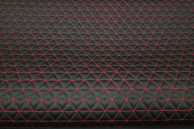 20250912 145054 TRIANGLE DESIGN / ROTER FADEN