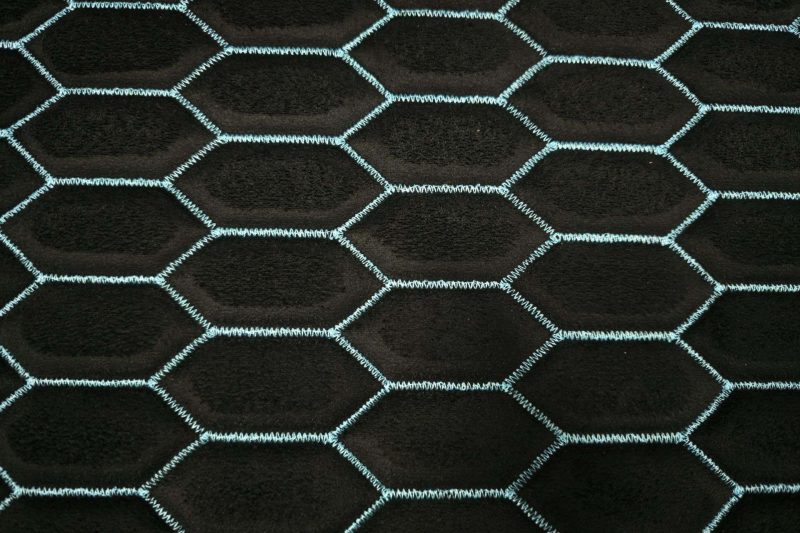 PREMIUM-WILDLEDER IM CARRERA-DESIGN, SCHWARZ / LAZURBLAUER FADEN