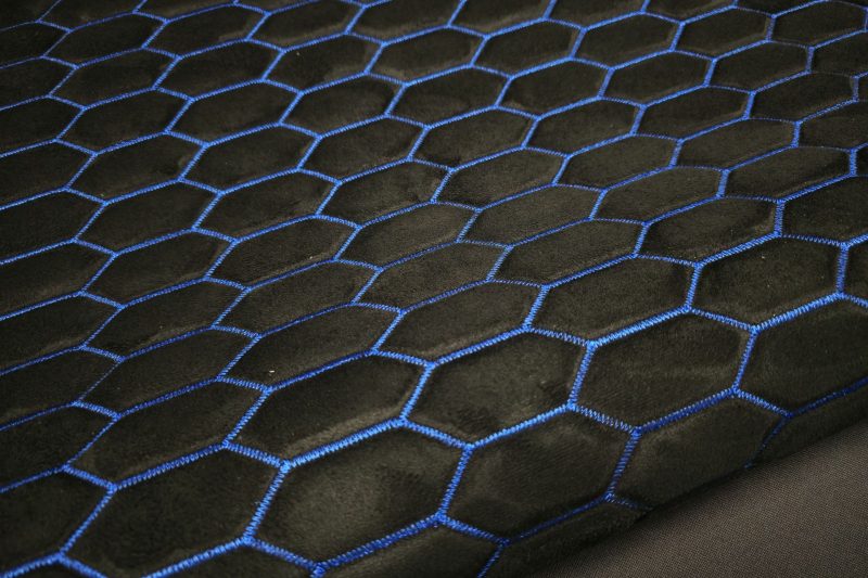20250912 174726 PREMIUM-WILDLEDER IM CARRERA-DESIGN, SCHWARZ / BLAUE NÄHTE