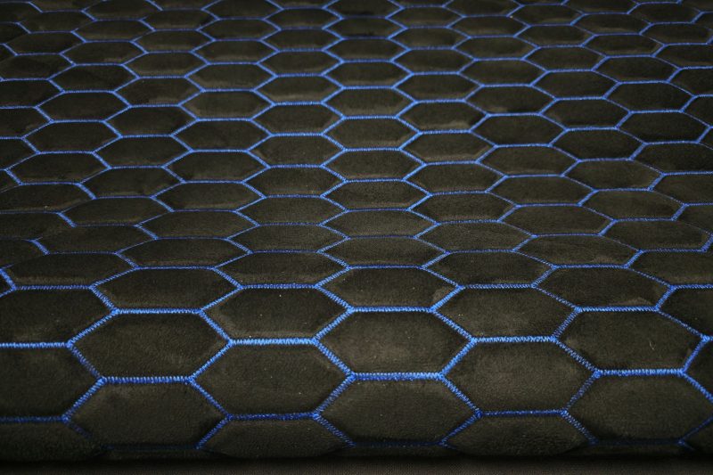 20250912 174734 PREMIUM-WILDLEDER IM CARRERA-DESIGN, SCHWARZ / BLAUE NÄHTE