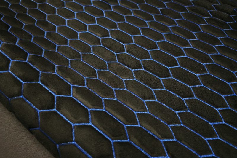 20250912 174742 PREMIUM-WILDLEDER IM CARRERA-DESIGN, SCHWARZ / BLAUE NÄHTE