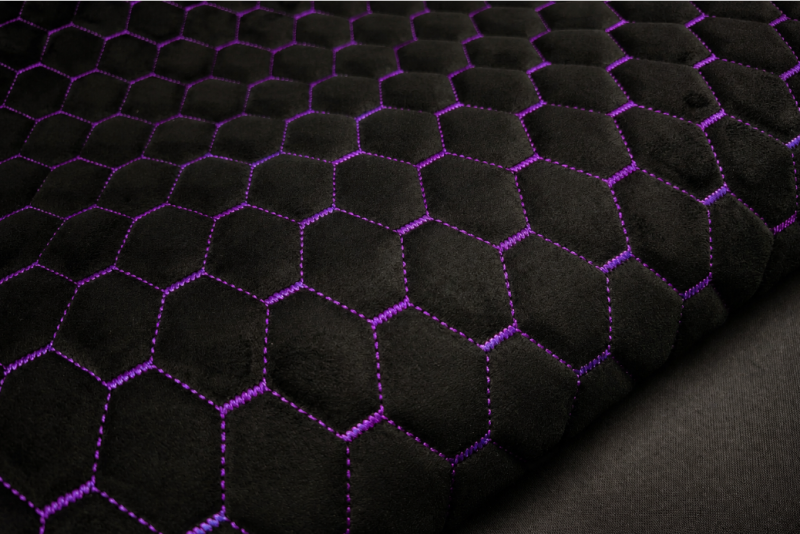 PREMIUM SUEDE DIAMOND DESIGN SCHWARZ / VIOLETTER FADEN